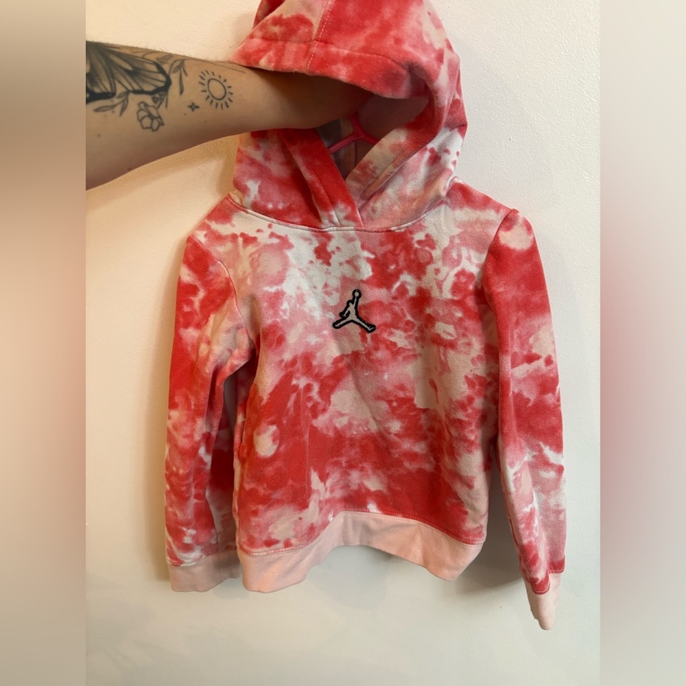 4-30$ Jordan Kids Red and White Tie-Dye Hoodie 3-4 years